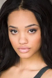 Kiersey Clemons