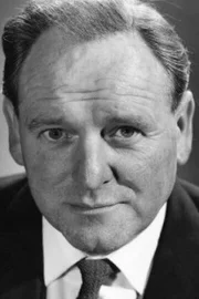Bernard Lee