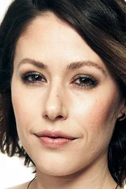 Amanda Crew