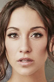 Stella Maeve