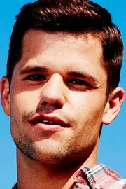 Charlie Carver
