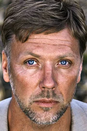 Mikael Persbrandt