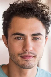 Darren Barnet
