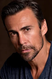 Daniel Bernhardt