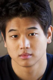 Ki Hong Lee