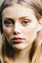Grace Van Dien