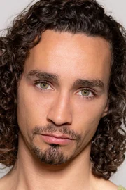 Robert Sheehan