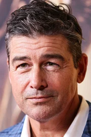 Kyle Chandler
