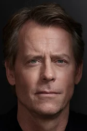 Greg Kinnear