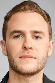 Iain De Caestecker