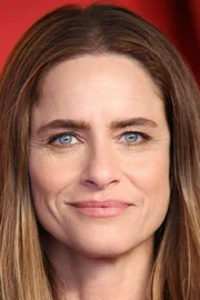 Amanda Peet