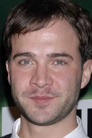 Gil McKinney
