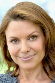 Kari Wuhrer