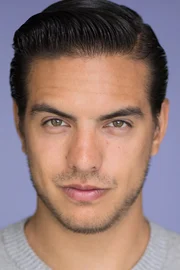 Vadhir Derbez