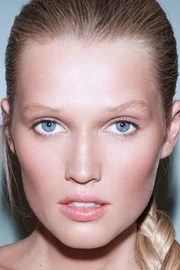 Toni Garrn