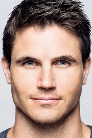 Robbie Amell