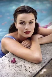 Larissa Bond