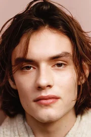 Louis Partridge