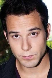 Skylar Astin