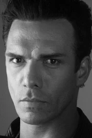 Darren Shahlavi