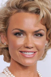 Kelly Carlson