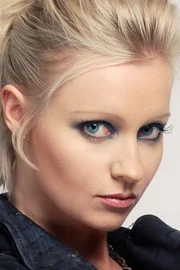 Axelle Carolyn