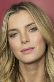 Betty Gilpin